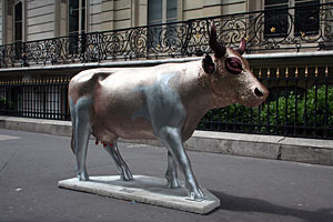 Vache - Avenue Montaigne 