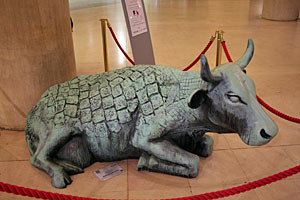 Vache au Carroussel du Louvre