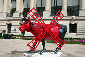 Vache - Avenue Montaigne 