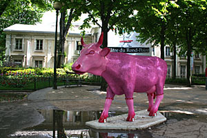 Vache - Rond point des Champs Elysées