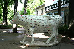 Vache - Rond point des Champs Elysées