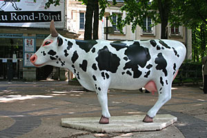 Vache - Rond point des Champs Elysées