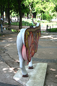 Vache - Rond point des Champs Elysées