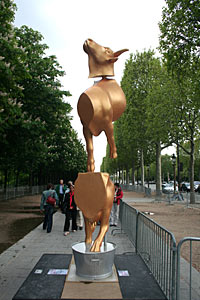 Vache - Rond point des Champs Elysées
